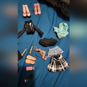 Bratz clothing and accessories bundle.